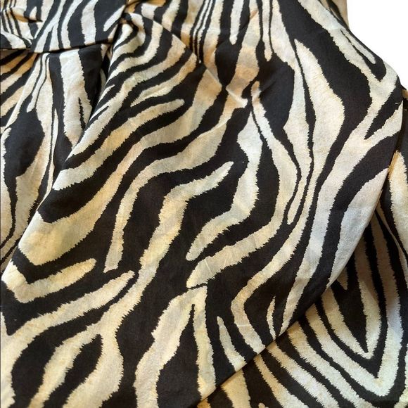 aryn K All Silk Print Skirt Sz L  Black and Cream - Picture 2 of 6